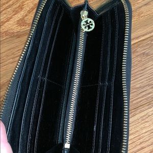 Tory Burch Bags - Tory Burch Wallet Tory Burch Bags - Tory Burch Wallet